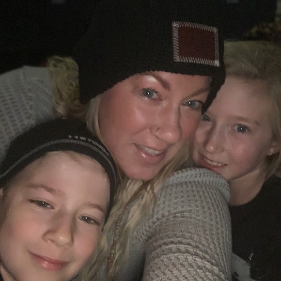 Meet your Posher, Joelle - Picture 1 of 1